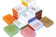 化妝品包裝盒紙盒，多種紙質(zhì)材料能夠給客戶看樣[吉彩四方]