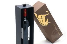 紙質(zhì)酒盒 紙質(zhì)酒盒包裝設(shè)計需要注意什么呢？[吉彩四方]包裝印刷廠家