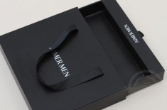 服裝包裝盒 服裝包裝盒的簡單介紹[吉彩四方]包裝定制廠家